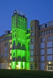 Illumniniertes Gebäude auf dem Campus Wilhelminenhof